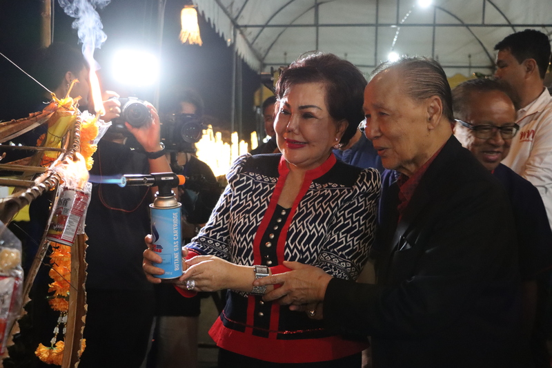 ม.นครพนม บวงสรวง-ไหลเรือไฟโชว์ (วันที่สี่)