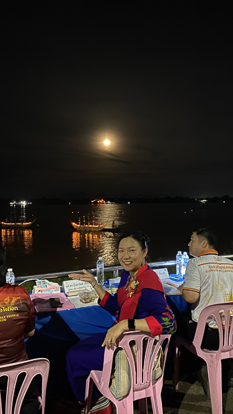 มหาวิทยาลัยนครพนม ร่วมตัดสินการประกวด “เรือไฟทางน้ำ” ในงานประเพณีไหลเรือไฟนครพนม 2568 มหกรรมไหลเรือไฟโลก