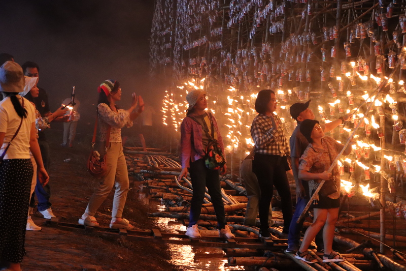 ปิดฉากไหลโชว์สวยงาม