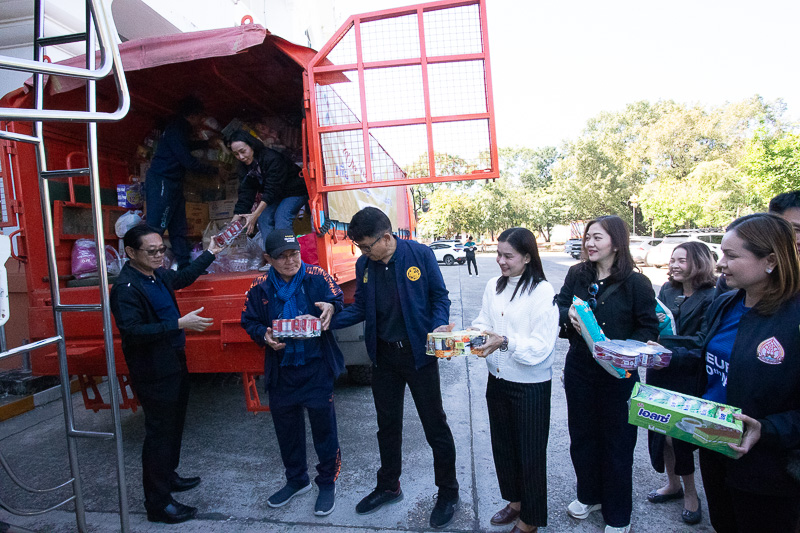 มหาวิทยาลัยนครพนม รวมธารน้ำใจจากอีสานสู่แดนใต้ ส่งมอบสิ่งของช่วยเหลือผู้ประสบอุทกภัยภาคใต้