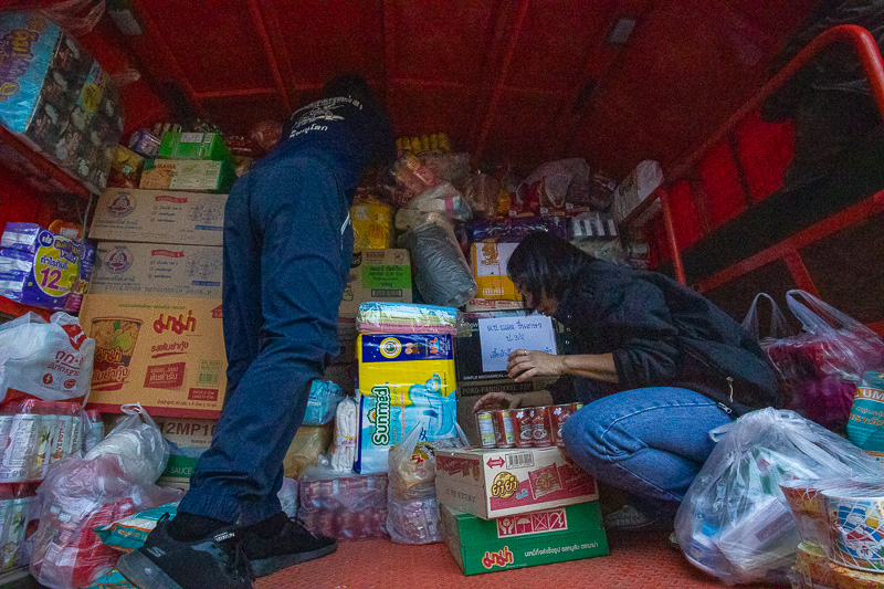 มหาวิทยาลัยนครพนม รวมธารน้ำใจจากอีสานสู่แดนใต้ ส่งมอบสิ่งของช่วยเหลือผู้ประสบอุทกภัยภาคใต้