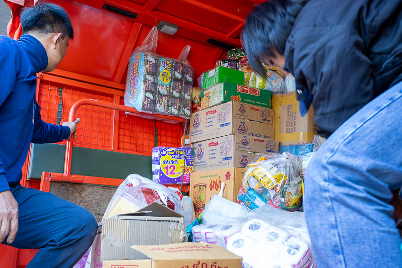 มหาวิทยาลัยนครพนม รวมธารน้ำใจจากอีสานสู่แดนใต้ ส่งมอบสิ่งของช่วยเหลือผู้ประสบอุทกภัยภาคใต้