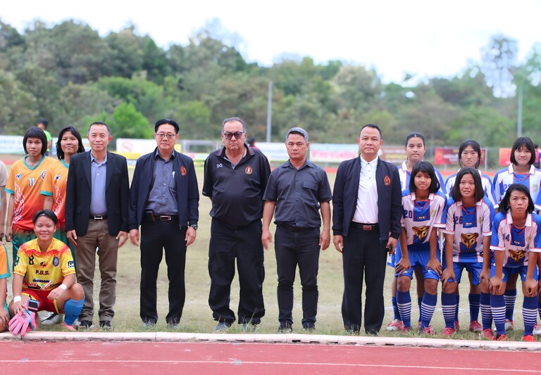 ม.นครพนม ร่วมจัดฟุตบอล 4 เส้า เยาวชนหญิง ชิงถ้วยเกียรติยศนายกรัฐมนตรี เตรียมทัพสู่ “หนองหารเกมส์” ระหว่างวันที่ 4–18 มกราคม 2569 ที่จังหวัดสกลนคร