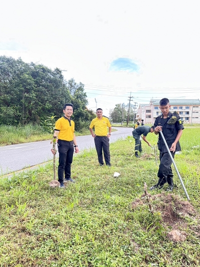 คณาจารย์และนักศึกษา ม.นครพนม กว่า 500 คน ร่วมกันสวมใส่เสื้อเหลือง เดิน วิ่ง ปั่น เฉลิมพระเกียรติพระบาทสมเด็จพระเจ้าอยู่หัว เนื่องในโอกาสพระราชพิธีมหามงคล เฉลิมพระชนมพรรษา 6 รอบ