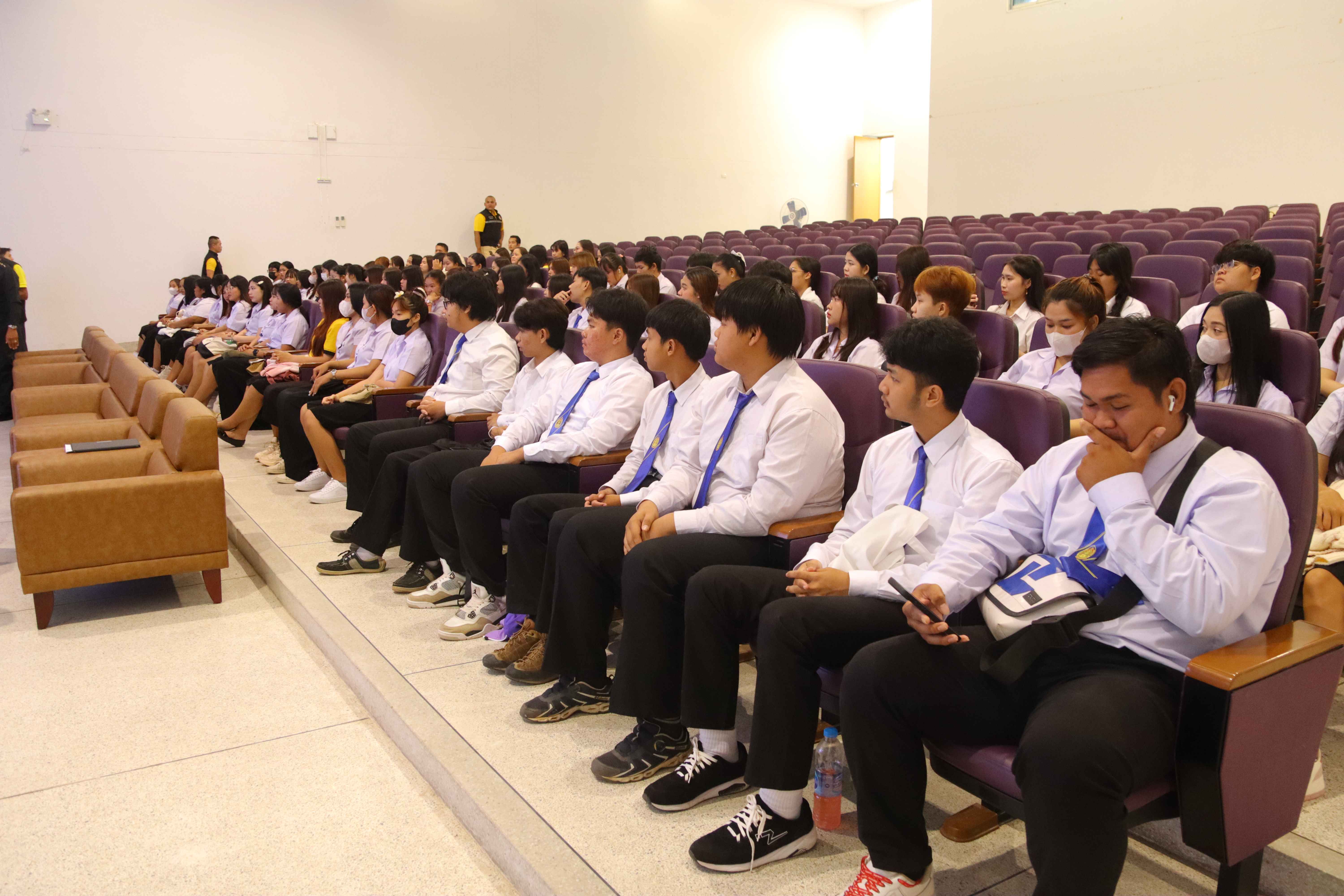 คณะวิทยาการจัดการและเทคโนโลยีสารสนเทศ ร่วมกับ กอ.รมน.จังหวัดนครพนม จัดอบรมโครงการเยาวชนไทยร่วมใจห่างไกลยาเสพติดในพื้นที่ ภาคตะวันออกเฉียงเหนือ ประจำปี 2567