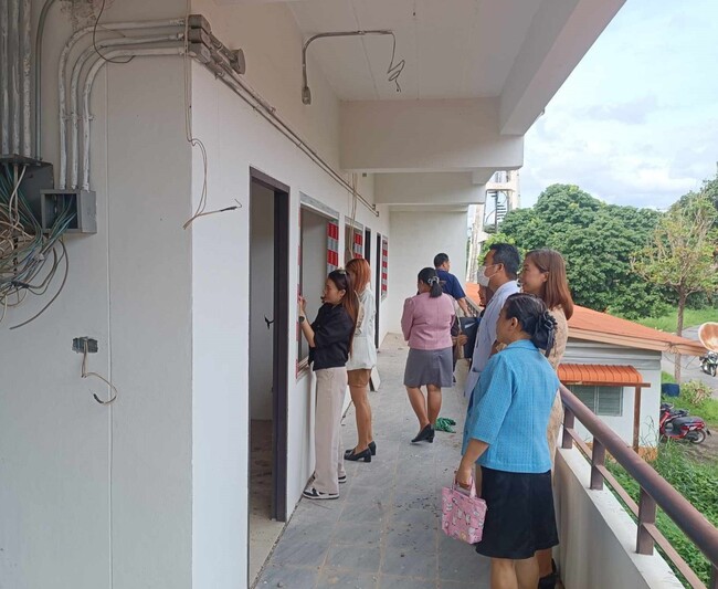 รก.อธิการบดี ลงพื้นที่ตรวจสอบการดำเนินงานก่อสร้างอาคารที่พักบุคลากร วิทยาลัยพยาบาลบรมราชชนนีนครพนม