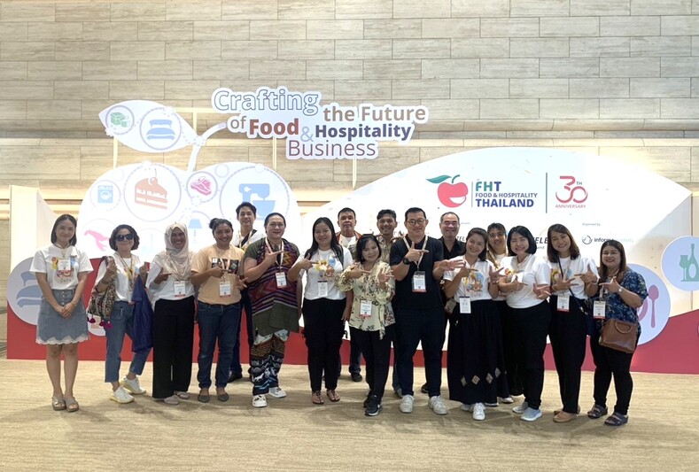 นักวิจัย ม.นครพนม นำผลงานออกบูธทดสอบตลาดงาน Food & Hospitality Thailand 2024