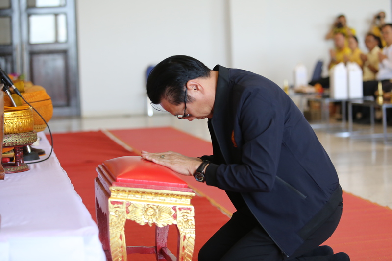 พิธีทำบุญตักบาตร วันคล้ายวันสถาปนามหาวิทยาลัยนครพนม ครบรอบ 19 ปี