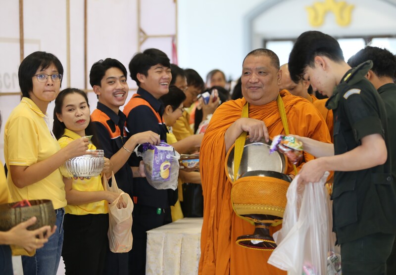 พิธีทำบุญตักบาตร วันคล้ายวันสถาปนามหาวิทยาลัยนครพนม ครบรอบ 19 ปี