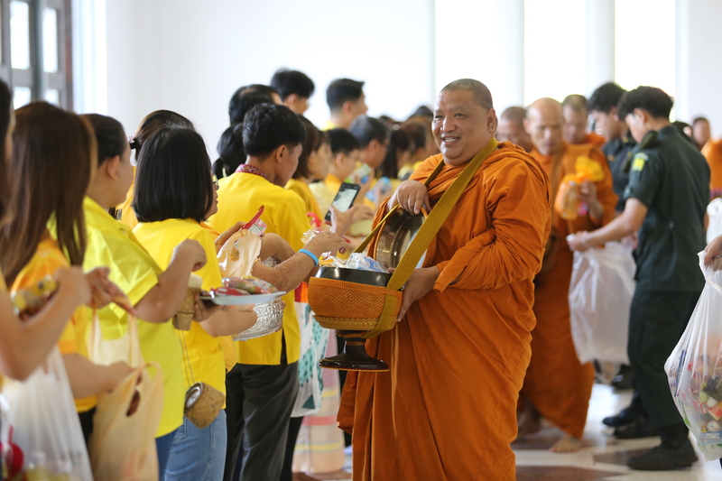 พิธีทำบุญตักบาตร วันคล้ายวันสถาปนามหาวิทยาลัยนครพนม ครบรอบ 19 ปี