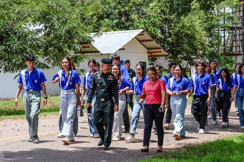 สาขาวิชารัฐประศาสนศาสตร์ เข้าศึกษาดูงานโครงการทหารพันธุ์ดีค่ายพระยอดเมืองขวาง พร้อมทดสอบกำลังใจกระโดดหอสูง