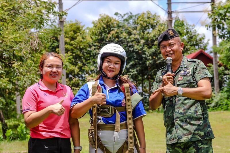 สาขาวิชารัฐประศาสนศาสตร์ เข้าศึกษาดูงานโครงการทหารพันธุ์ดีค่ายพระยอดเมืองขวาง พร้อมทดสอบกำลังใจกระโดดหอสูง
