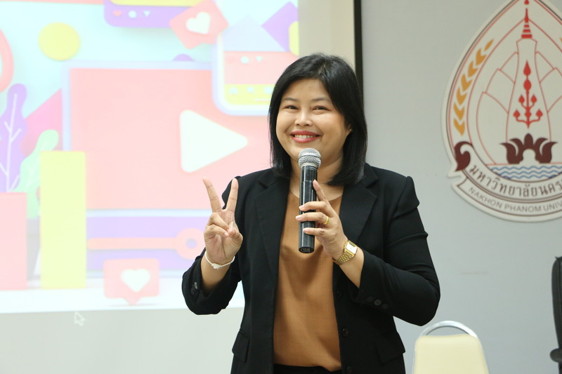 ม.นครพนม จัดโครงการฝึกอบรมการใช้สื่อออนไลน์ในการปฏิบัติงานอย่างสร้างสรรค์