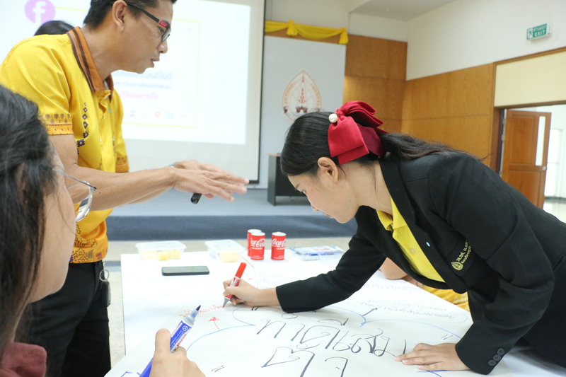 ม.นครพนม จัดโครงการฝึกอบรมการใช้สื่อออนไลน์ในการปฏิบัติงานอย่างสร้างสรรค์