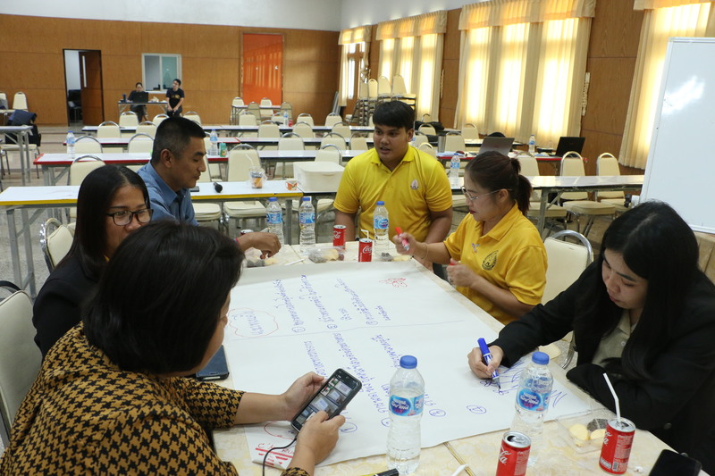 ม.นครพนม จัดโครงการฝึกอบรมการใช้สื่อออนไลน์ในการปฏิบัติงานอย่างสร้างสรรค์