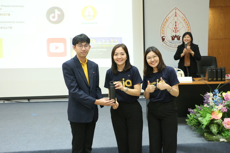 ม.นครพนม จัดโครงการฝึกอบรมการใช้สื่อออนไลน์ในการปฏิบัติงานอย่างสร้างสรรค์