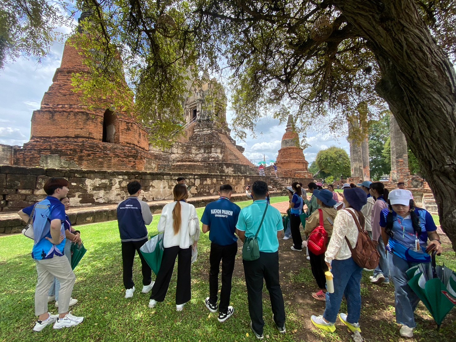 วิทยาลัยการท่องเที่ยวและอุตสาหกรรมบริการ จัดกิจกรรมฝึกปฏิบัตินำเที่ยวตามเส้นทางที่กำหนด โดยกรมการท่องเที่ยว กระทรวงท่องเที่ยวและกีฬา (Field Trips)