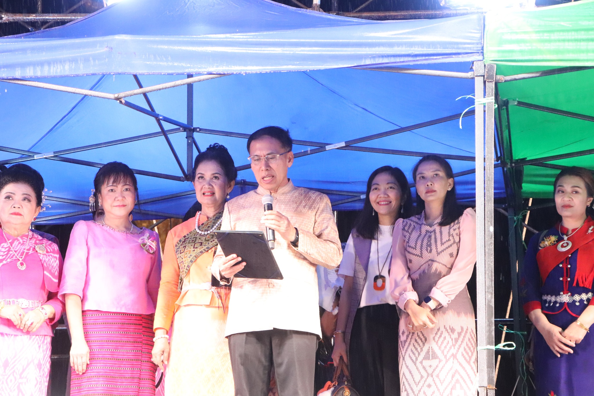 ม.นครพนม ร่วมพิธีเปิดโครงการกระตุ้นเศรษฐกิจด้านการส่งเสริมการท่องเที่ยวเมืองน่าเที่ยว