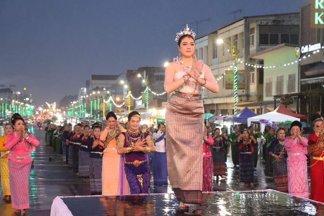 ม.นครพนม ร่วมพิธีเปิดโครงการกระตุ้นเศรษฐกิจด้านการส่งเสริมการท่องเที่ยวเมืองน่าเที่ยว