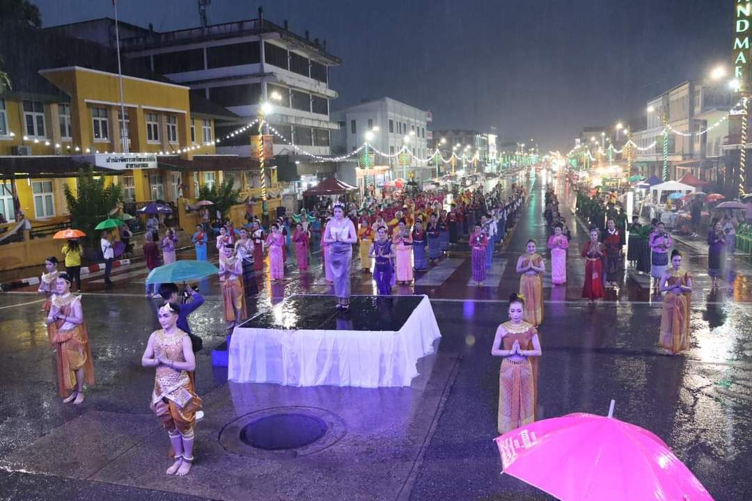 ม.นครพนม ร่วมพิธีเปิดโครงการกระตุ้นเศรษฐกิจด้านการส่งเสริมการท่องเที่ยวเมืองน่าเที่ยว