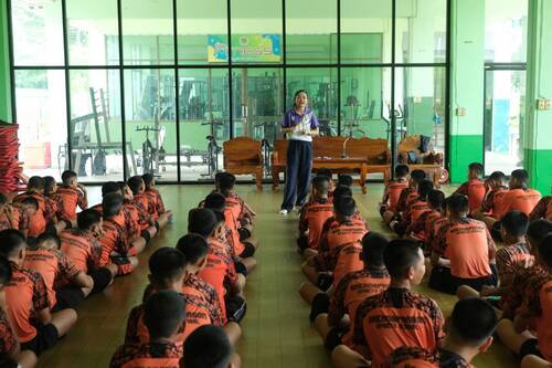 ม.นครพนม ฝึกอบรมให้ความรู้ศาสตร์กีฬาฟุตบอล แก่นักเรียนโรงเรียนกีฬาจังหวัดนครพนม