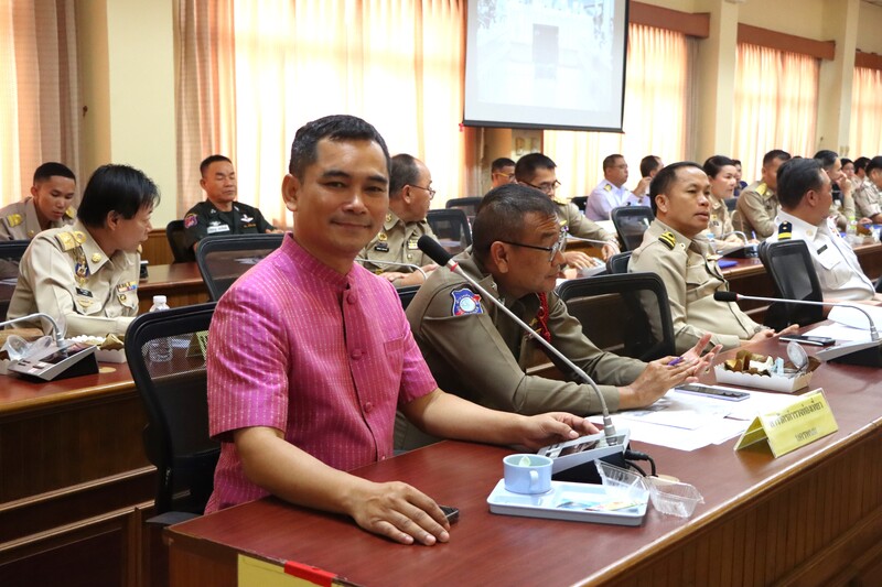 นักวิจัย ม.นครพนม รับประกาศเกียรติคุณนักวิจัยที่ดำเนินงานจนเกิดผลนำไปสู่นโยบายการพัฒนาของจังหวัดนครพนม ในโครงการส่งเสริมเศรษฐกิจชุมชน คนนครพนม “จากใบตองกล้วยธรรมดา สู่มูลค่าเพิ่มทางเศรษฐกิจ”