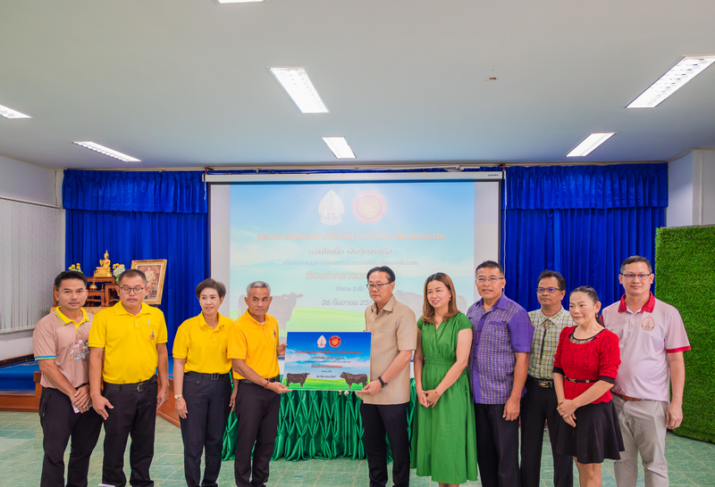 คณะเกษตรและเทคโนโลยี ม.นครพนม มอบวัวดำ “สายพันธุ์แบรงกัส” ให้กับ 3 หน่วยงาน สนุนการเรียนการสอนและการฝึกอาชีพ