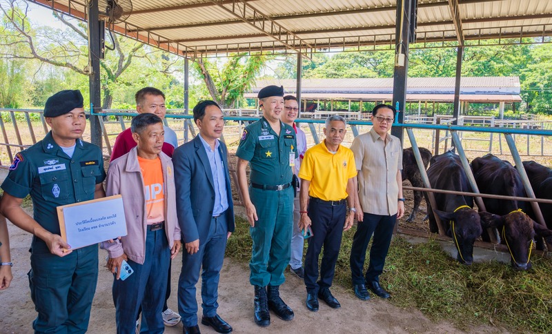คณะเกษตรและเทคโนโลยี ม.นครพนม มอบวัวดำ “สายพันธุ์แบรงกัส” ให้กับ 3 หน่วยงาน สนุนการเรียนการสอนและการฝึกอาชีพ