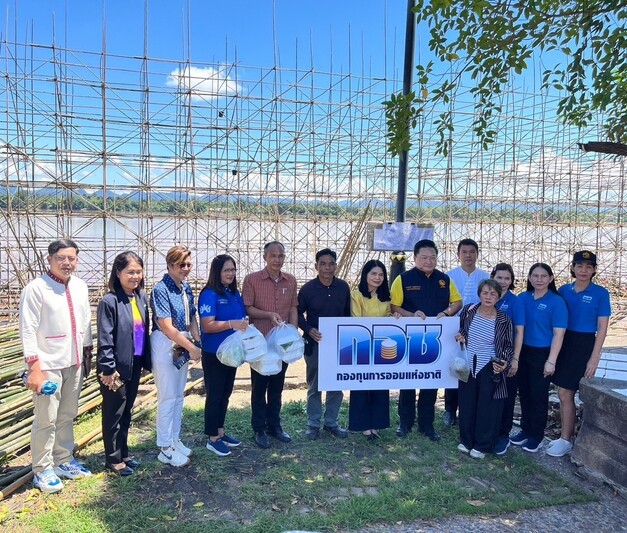 ม.นครพนม พร้อมรองผู้ว่าฯ นครพนม ลงพื้นที่ตรวจเยี่ยมให้กำลังใจคณะผู้จัดทำเรือไฟ