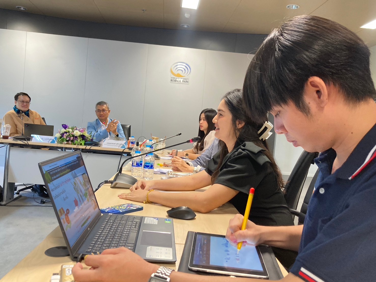 ศูนย์บ่มเพาะวิสาหกิจ ม.นครพนม เข้าร่วมนำเสนอผลการดำเนินงานงานและรับการประเมินผลการดำเนินของหน่วยบ่มเพาะวิสาหกิจ เครือข่ายอีสานตอนบน รอบ 24 เดือน ประจำ TOR 2566