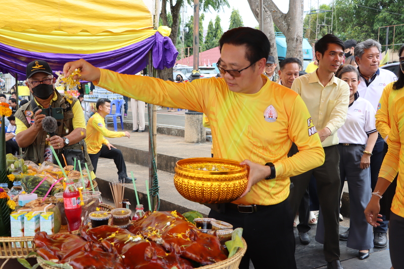 ม.นครพนม จัดพิธีบวงสรวงเสริมสิริมงคลก่อนไหลเรือไฟโชว์งานประเพณีไหลเรือไฟนครพนม ประจำปี 2567