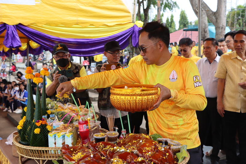 ม.นครพนม จัดพิธีบวงสรวงเสริมสิริมงคลก่อนไหลเรือไฟโชว์งานประเพณีไหลเรือไฟนครพนม ประจำปี 2567