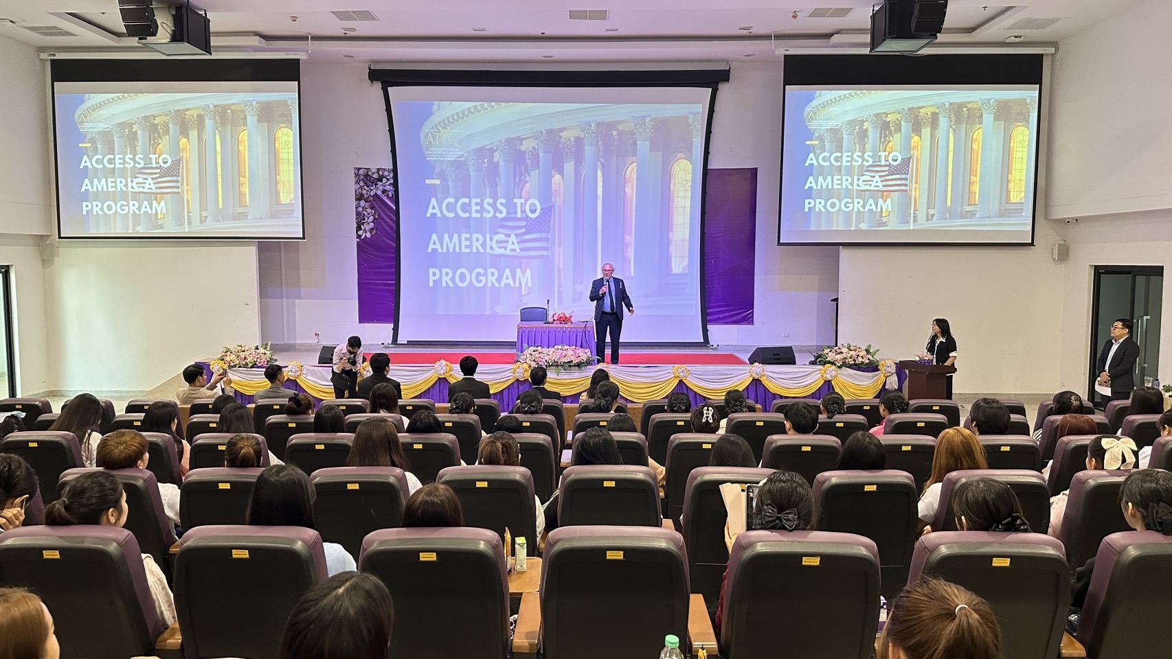 กองบริหารวิชาการ ม.นครพนม จัดกิจกรรมบรรยายแนวทางการศึกษาต่อ การฝึกประสบการณ์และการทำงานในประเทศสหรัฐอเมริกา