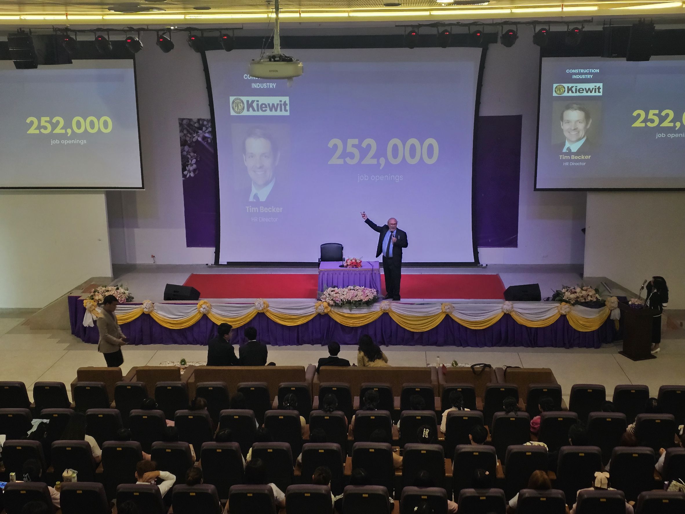 กองบริหารวิชาการ ม.นครพนม จัดกิจกรรมบรรยายแนวทางการศึกษาต่อ การฝึกประสบการณ์และการทำงานในประเทศสหรัฐอเมริกา