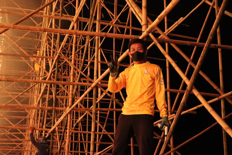 ม.นครพนม นำคณะสำนักงบประมาณ ร่วมชมกิจกรรมไหลเรือไฟ จ.นครพนม