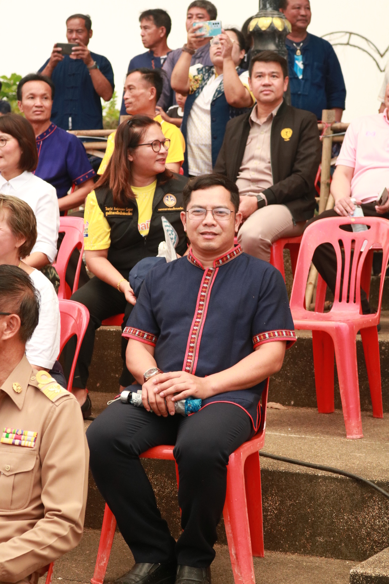 ม.นครพนม ร่วมลงพื้นที่ตรวจเยี่ยมให้กำลังใจคณะผู้จัดทำเรือไฟ