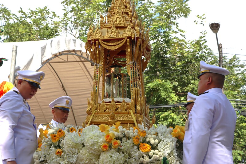 ม.นครพนม ร่วมพิธีอัญเชิญไฟพระฤกษ์ แห่ปราสาทผึ้ง ประเพณีออกพรรษาและไหลเรือไฟ ประจำปี 2567