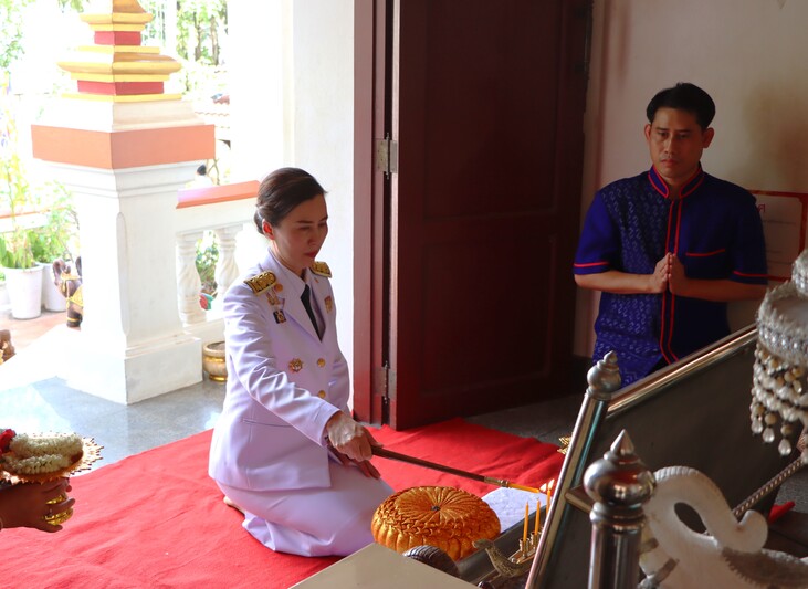 ม.นครพนม ร่วมพิธีอัญเชิญไฟพระฤกษ์ แห่ปราสาทผึ้ง ประเพณีออกพรรษาและไหลเรือไฟ ประจำปี 2567