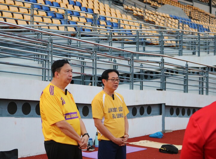 ม.นครพนม ร่วมเตะฟุตบอลเชื่อมความสัมพันธ์ระหว่างหน่วยงานราชการจังหวัดนครพนม