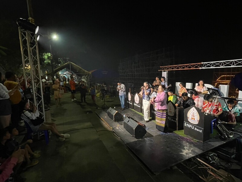 ม.นครพนม จัดไหลเรือไฟโชว์ สืบสานภูมิปัญญาประเพณีไหลเรือไฟ เฉลิมฉลองจุดพลุ 19 ดอก 19 ปี มหาวิทยาลัย