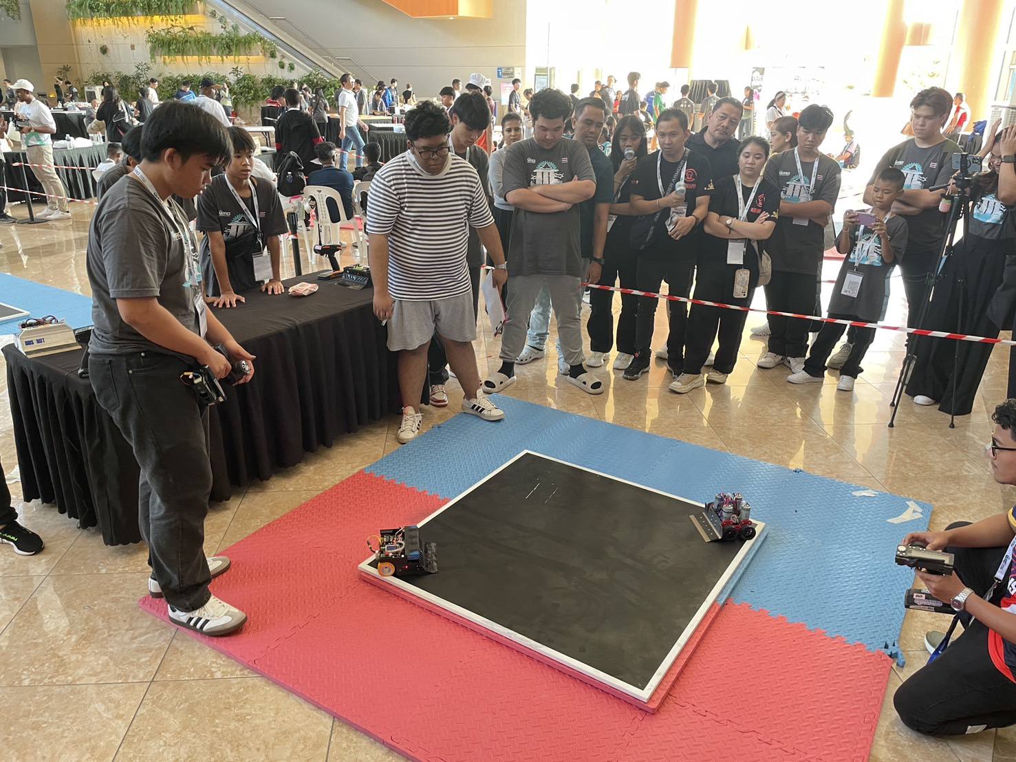 นศ.หุ่นยนต์อุตสาหกรรมและระบบอัตโนมัติ ม.นครพนม สุดเจ๋ง..คว้า 4 รางวัลการแข่งขันหุ่นยนต์ซูโม่นานาชาติ WRG 2024 ประเทศสิงคโปร์