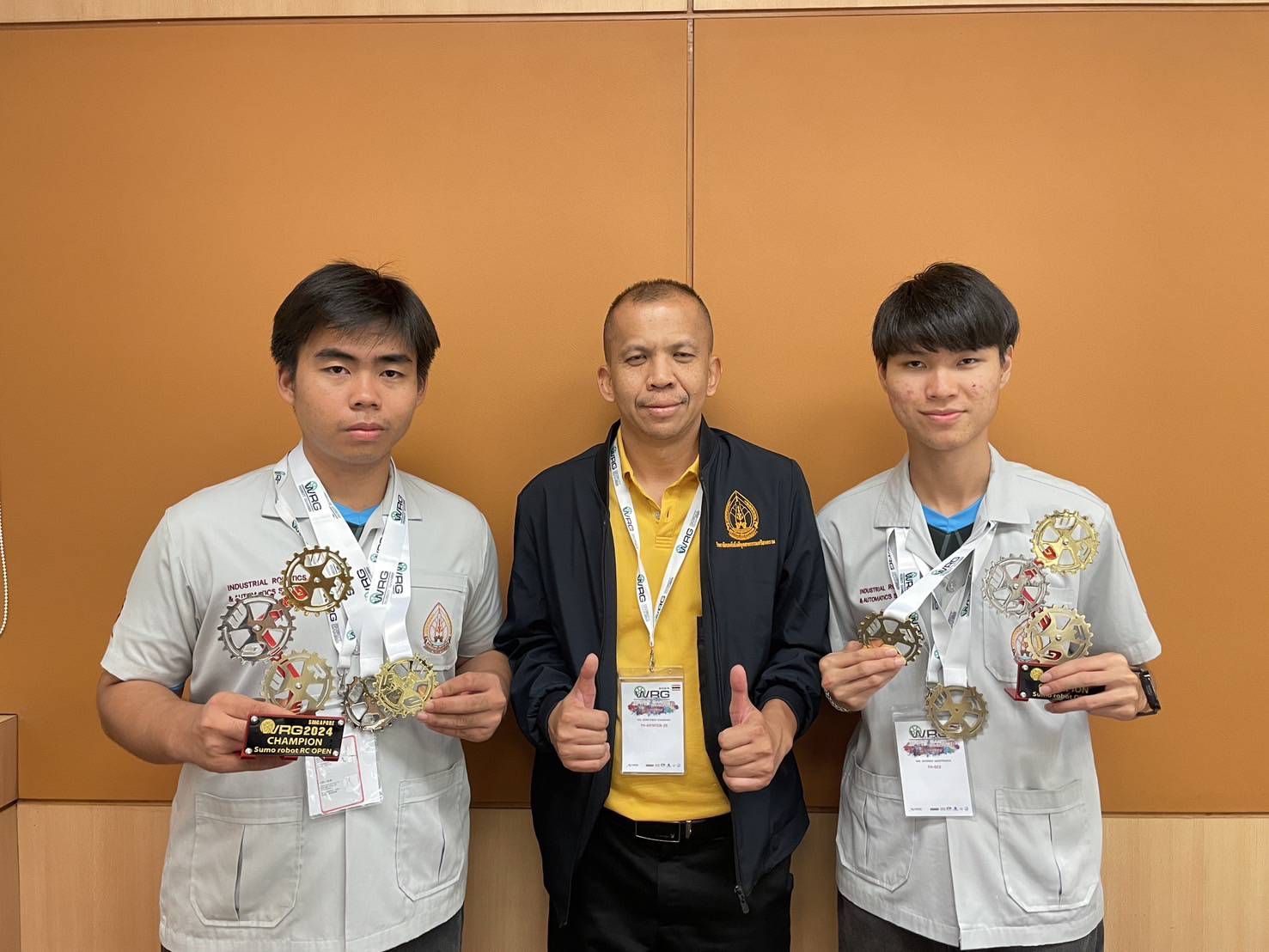 นศ.หุ่นยนต์อุตสาหกรรมและระบบอัตโนมัติ  ม.นครพนม สุดเจ๋ง..คว้า 4 รางวัลการแข่งขันหุ่นยนต์ซูโม่นานาชาติ WRG 2024 ประเทศสิงคโปร์