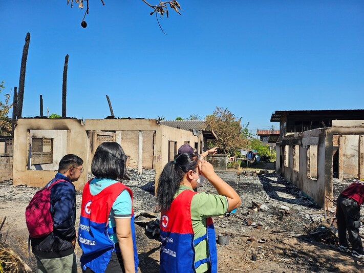 ม.นครพนม มอบสิ่งของช่วยเหลือผู้ประสบอัคคีภัยในพื้นที่ อ.ศรีสงคราม จ.นครพนม