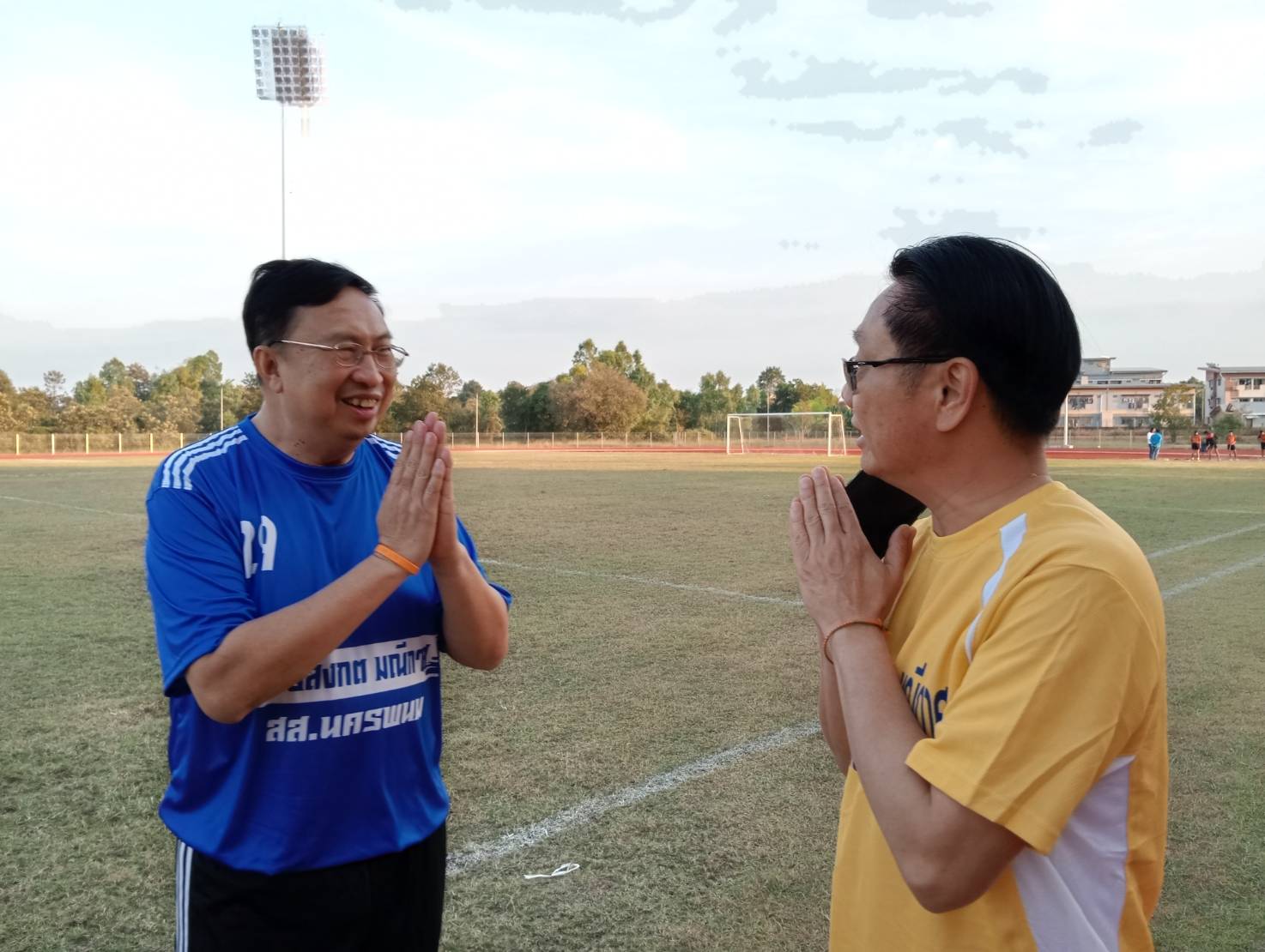 ม.นครพนม ร่วมแข่งขันฟุตบอล VIP เชื่อมความสัมพันธ์ระหว่างหน่วยงานราชการจังหวัดนครพนม