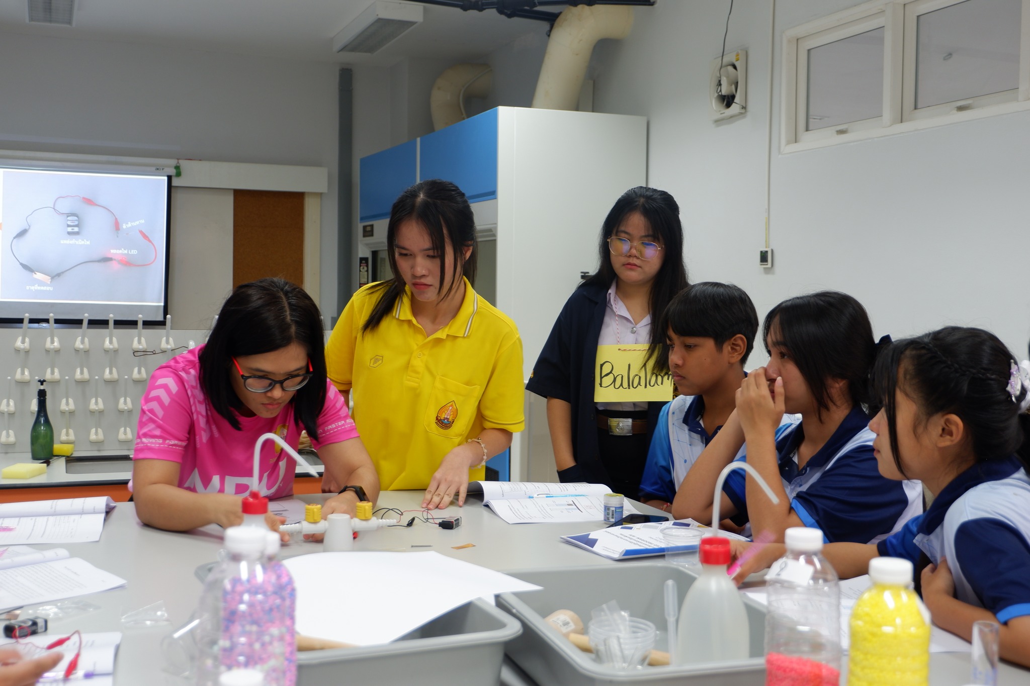 คณะวิทยาศาสตร์จัดกิจกรรมอบรมเชิงปฏิบัติการทางวิทยาศาสตร์นักเรียนโครงการห้องเรียนพิเศษ (Advanced Program : AP) โรงเรียนมหาชนะชัยวิทยาคม