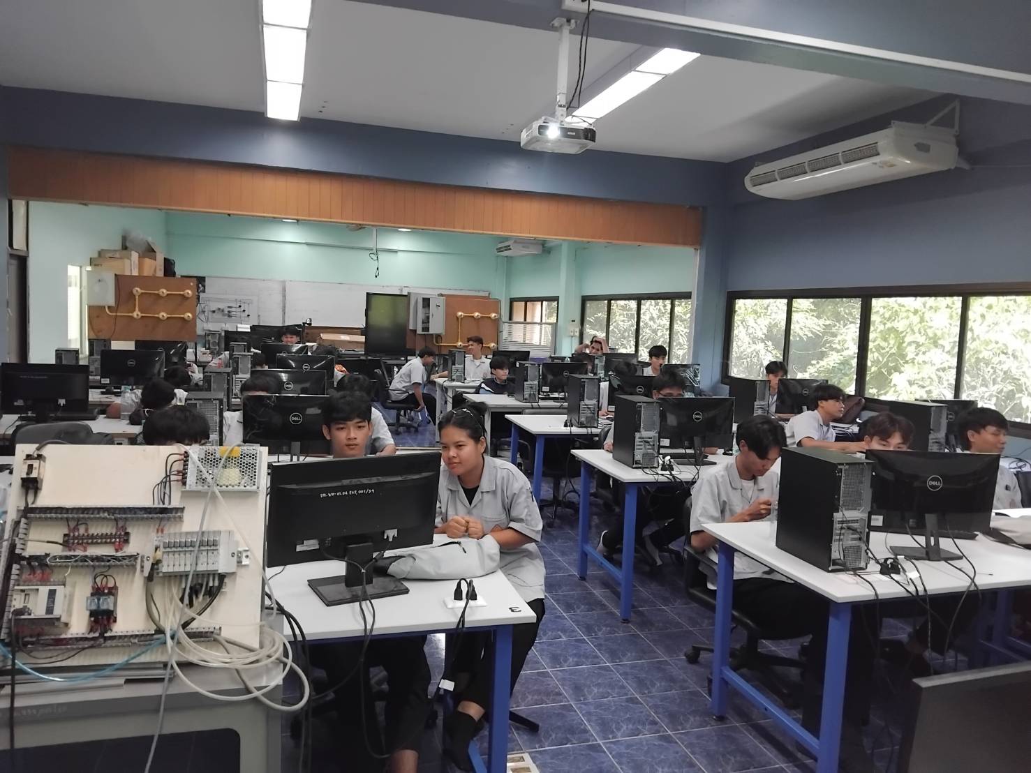 ม.นครพนม จัดโครงการเรียนรู้ตลอดชีวิตและพัฒนาทักษะเพื่ออนาคต (Upskill/Reskill) ประจำปี 2567 ( รุ่นที่ 1 และรุ่นที่ 2 ) Nakhon Phanom University organized the Lifelong Learning and Skills Development for the Future (Upskill/Reskill) project for the year 2024 (1st and 2nd batches).