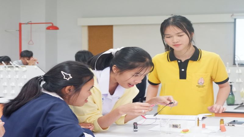 คณะวิทยาศาสตร์ จัดกิจกรรมส่งเสริมและพัฒนาทักษะการปฏิบัติการด้านวิทยาศาสตร์นักเรียนระดับมัธยมศึกษาตอนปลาย ประจำปีการศึกษา 2567 โรงเรียนนาคำราษฎร์รังสรรค์