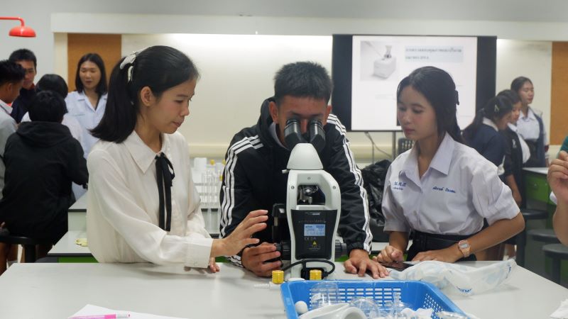 คณะวิทยาศาสตร์ จัดกิจกรรมส่งเสริมและพัฒนาทักษะการปฏิบัติการด้านวิทยาศาสตร์นักเรียนระดับมัธยมศึกษาตอนปลาย ประจำปีการศึกษา 2567 โรงเรียนนาคำราษฎร์รังสรรค์