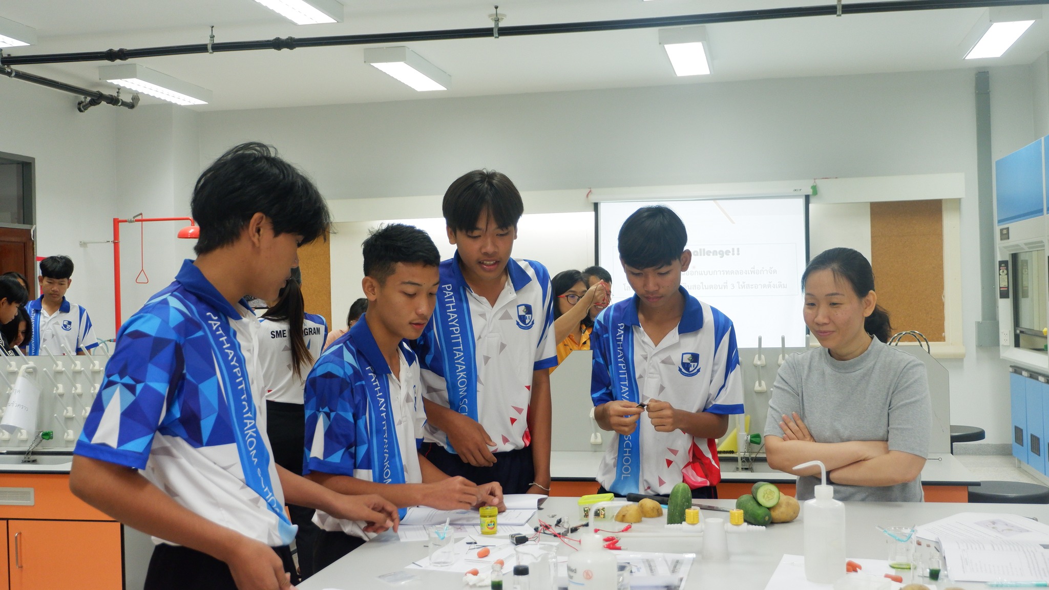 คณะวิทยาศาสตร์ จัดโครงการส่งเสริมพัฒนาศักยภาพผู้เรียนห้องเรียนพิเศษ SME โรงเรียนพะทายพิทยาคม