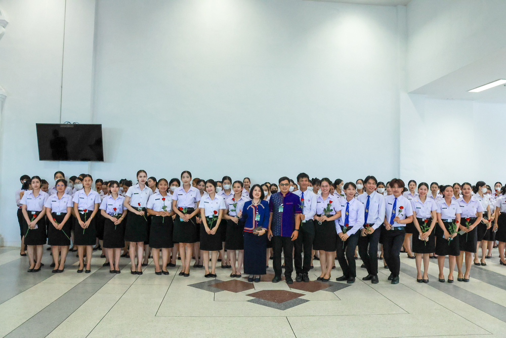 ม.นครพนม ร่วมต้อนรับนายกรัฐมนตรี ในโอกาสประชุม ครม.สัญจร ณ จังหวัดนครพนม พร้อมเสนอแผนจัดตั้งคณะแพทยศาสตร์